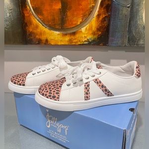Jellypop Victory brand sneakers, size 8M White Canvas & Cheetah print.